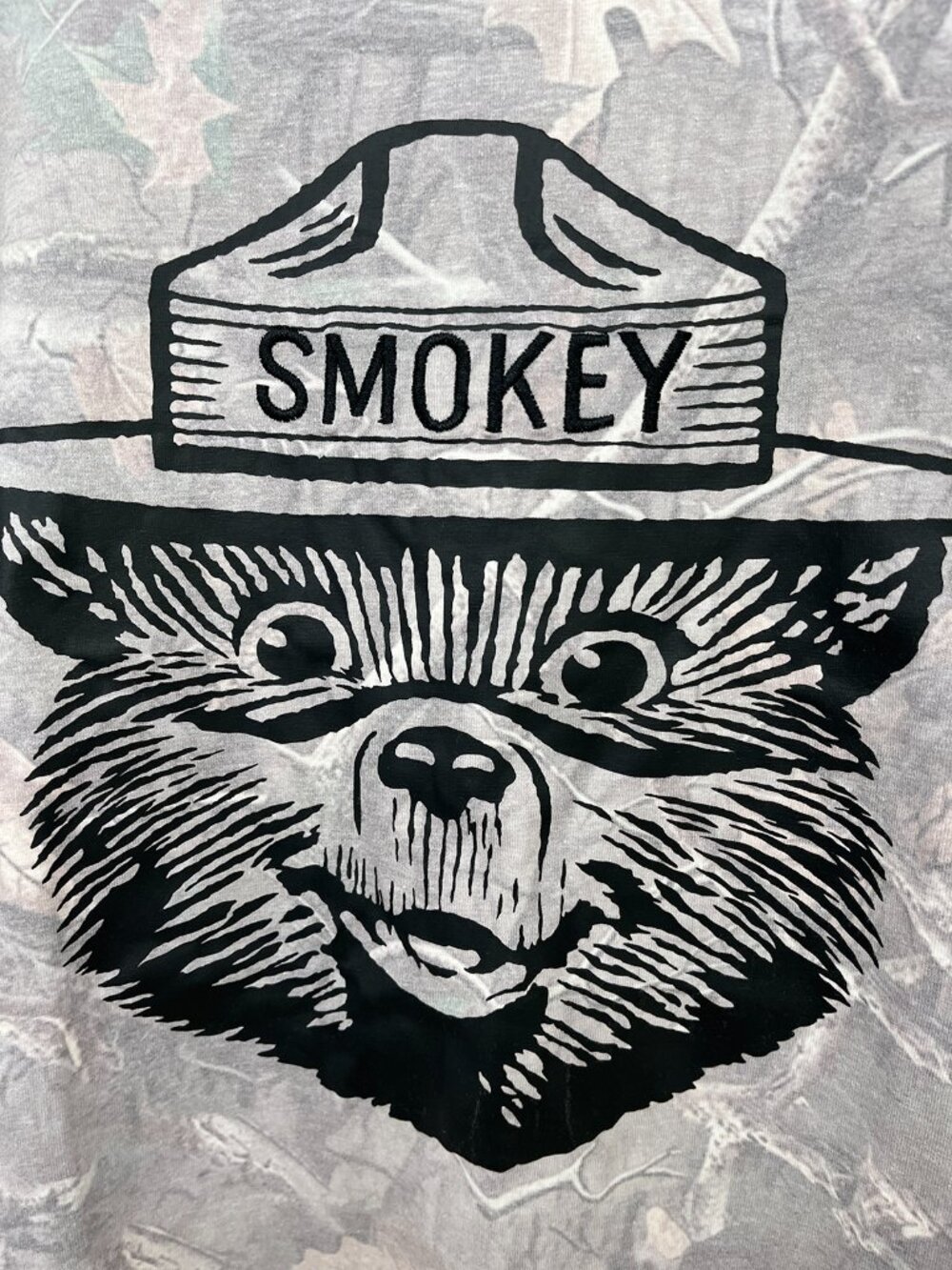 NWOT Smokey Bear Men’s T-Shirt Tree Camo Small - Picture 3 of 6
